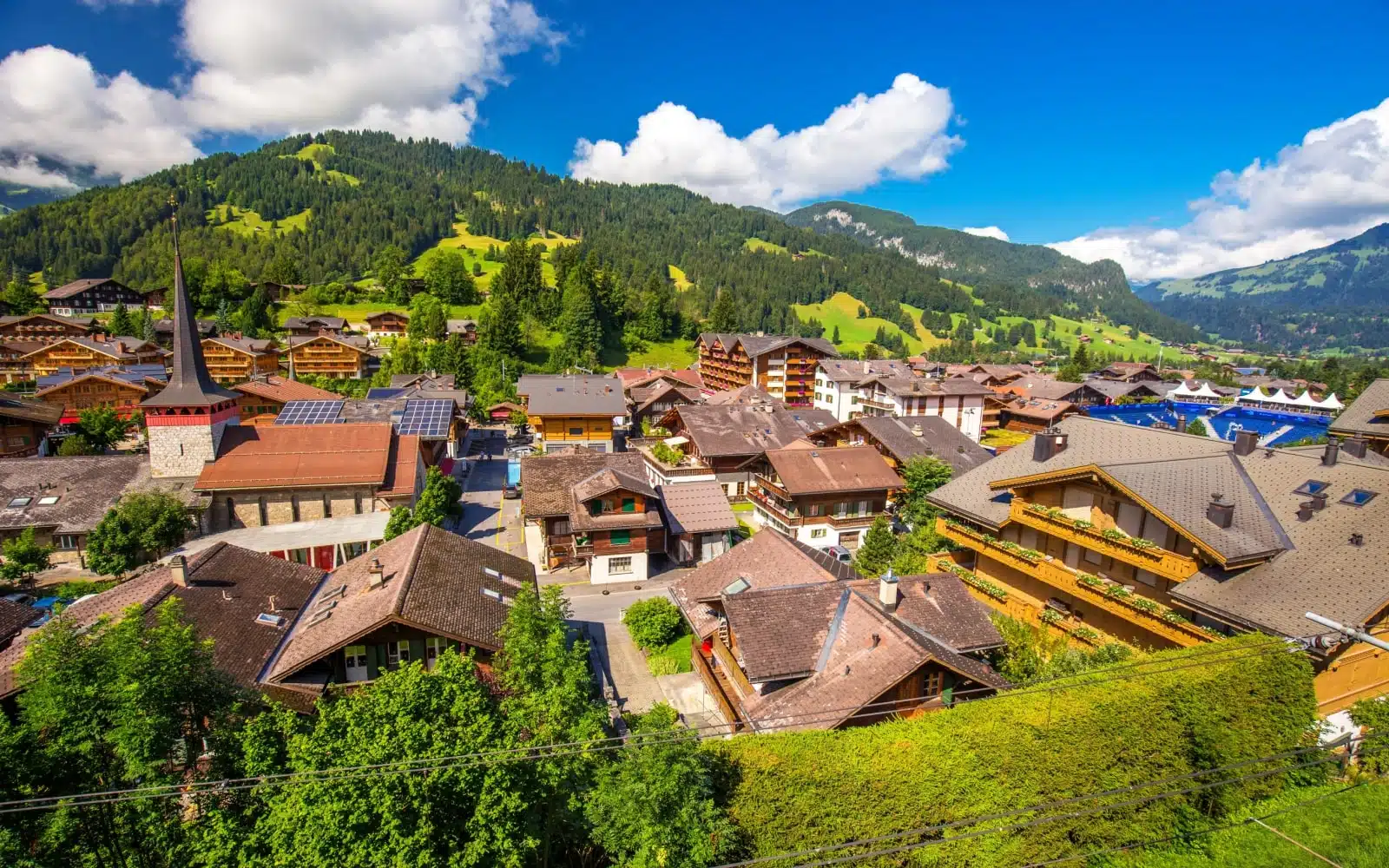 Vue sur la ville de Gstaad